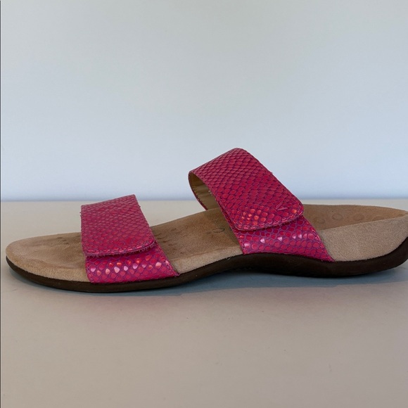 Vionic Pink Randi Sandals. Size 8 - Picture 6 of 7
